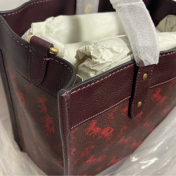 Coach Field Tote With Horse And Carriage Print - Picture 14 of 16
